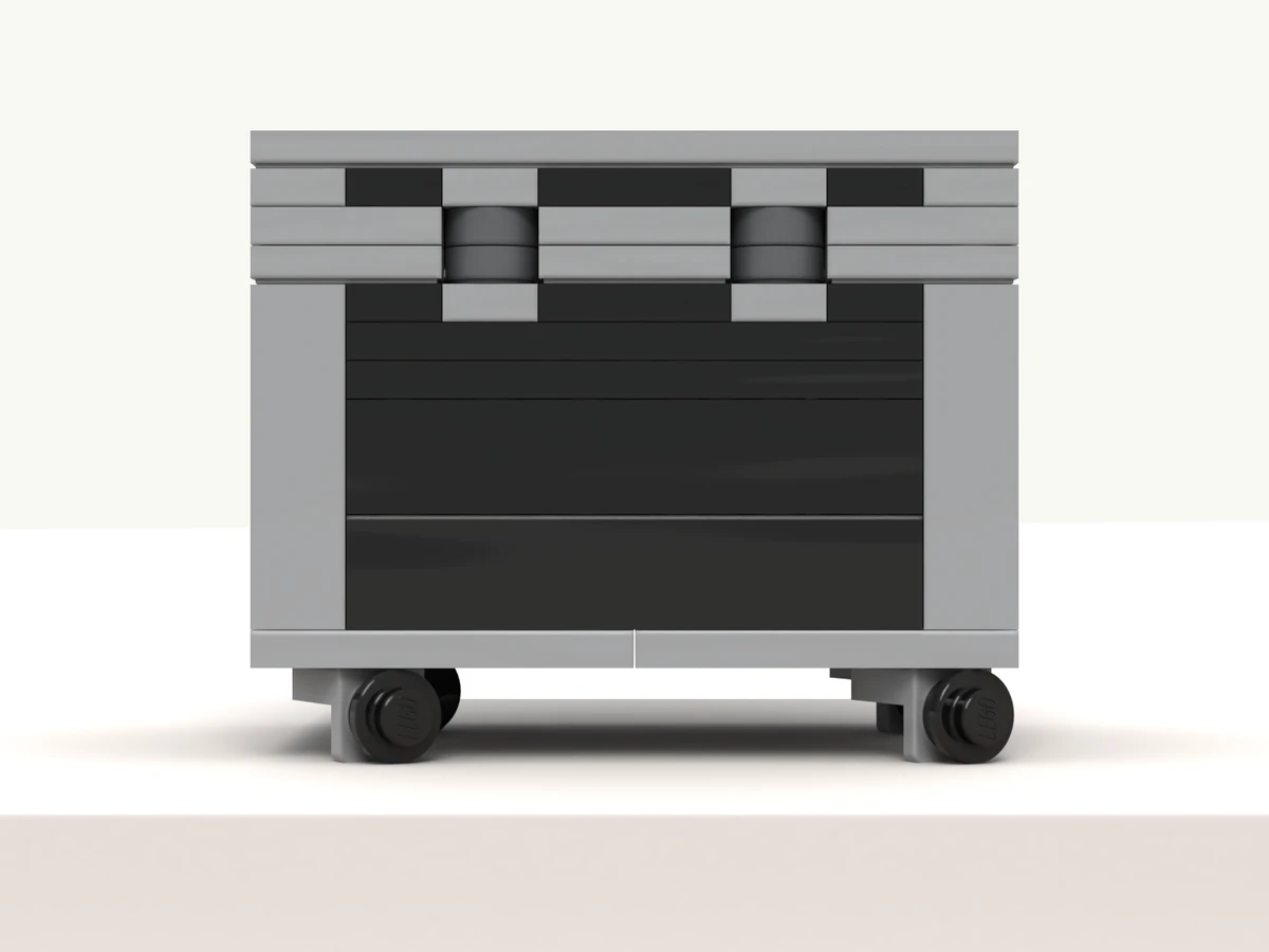 The road case at rest on its turntable, front facing you